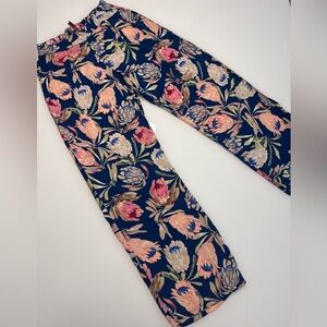 Gypsies pants with floral print size S